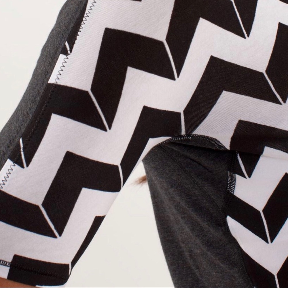 Lululemon Devotion Ss Tee Arrow Chevron Black - image 3